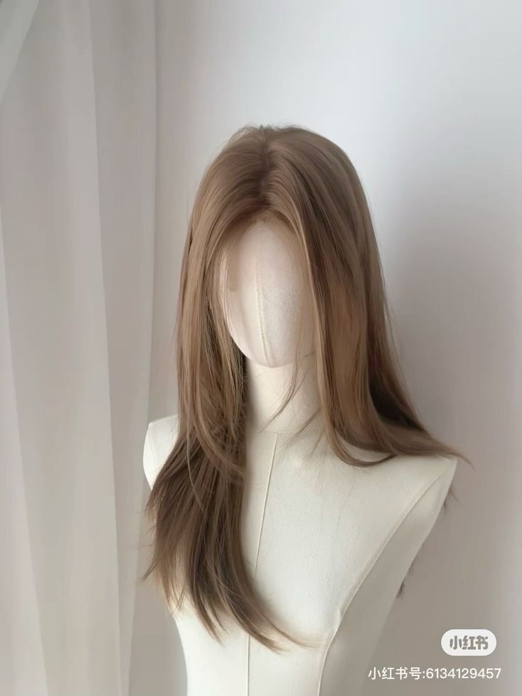 Woman wearing natural human hair wig - Hairee Pakistan